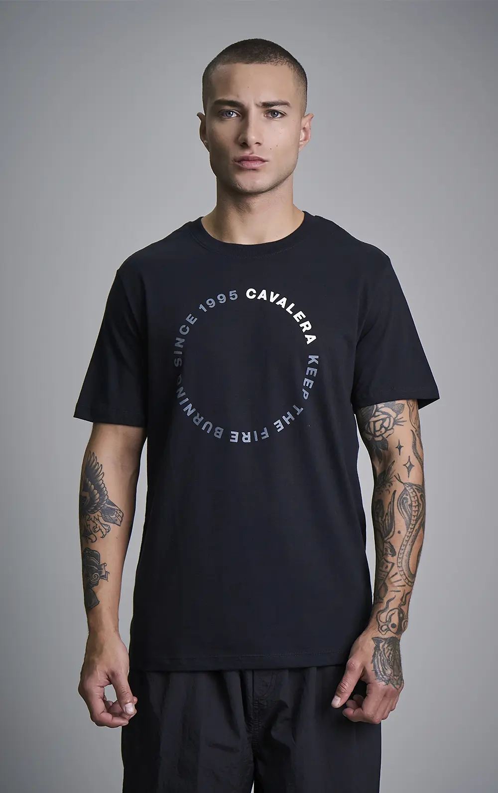 T-SHIRT CAVALERA INDIE CIRCLE LETTER