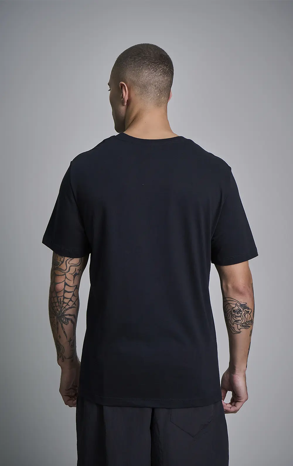 T-SHIRT CAVALERA INDIE CIRCLE LETTER