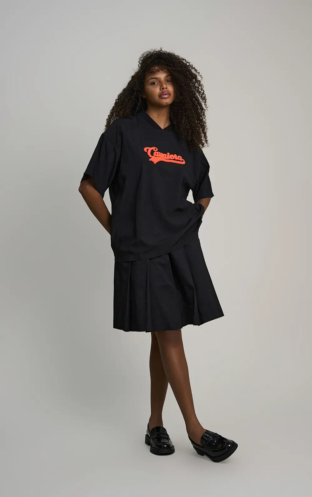 T-SHIRT DECOTE V RECORTES
