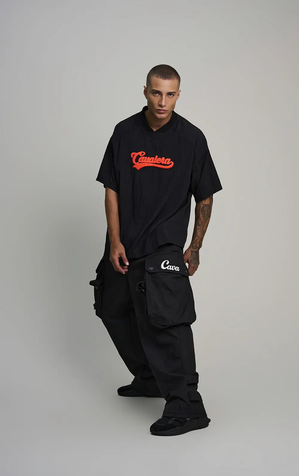T-SHIRT DECOTE V RECORTES