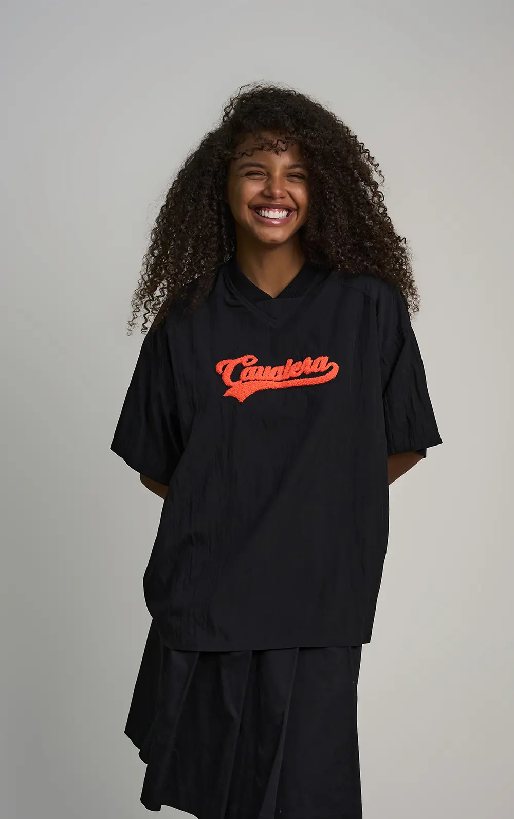 T-SHIRT DECOTE V RECORTES
