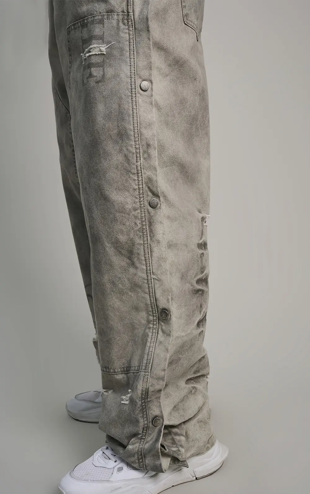 CALÇA JEANS ESTONADA COM PUIDOS