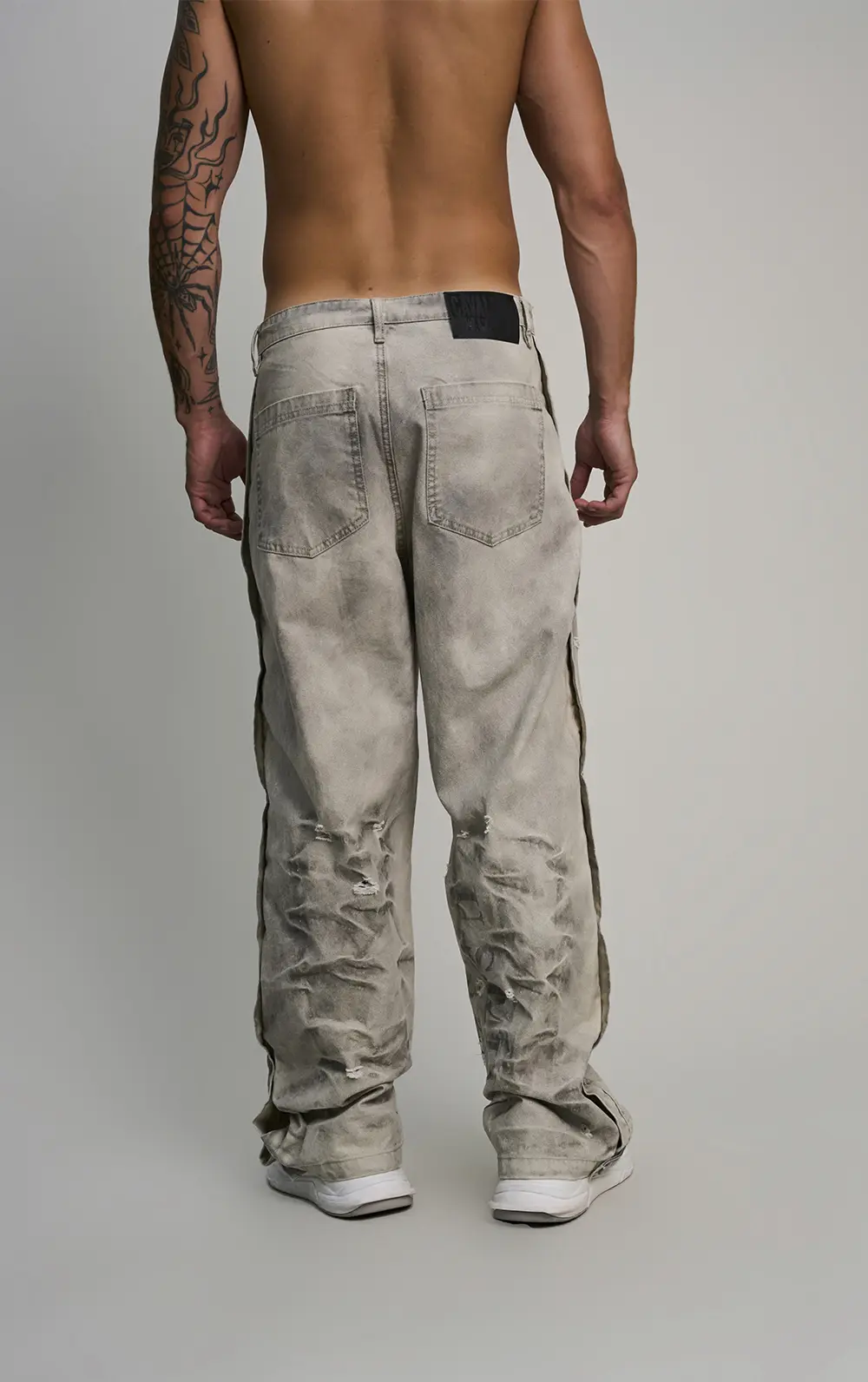 CALÇA JEANS ESTONADA COM PUIDOS
