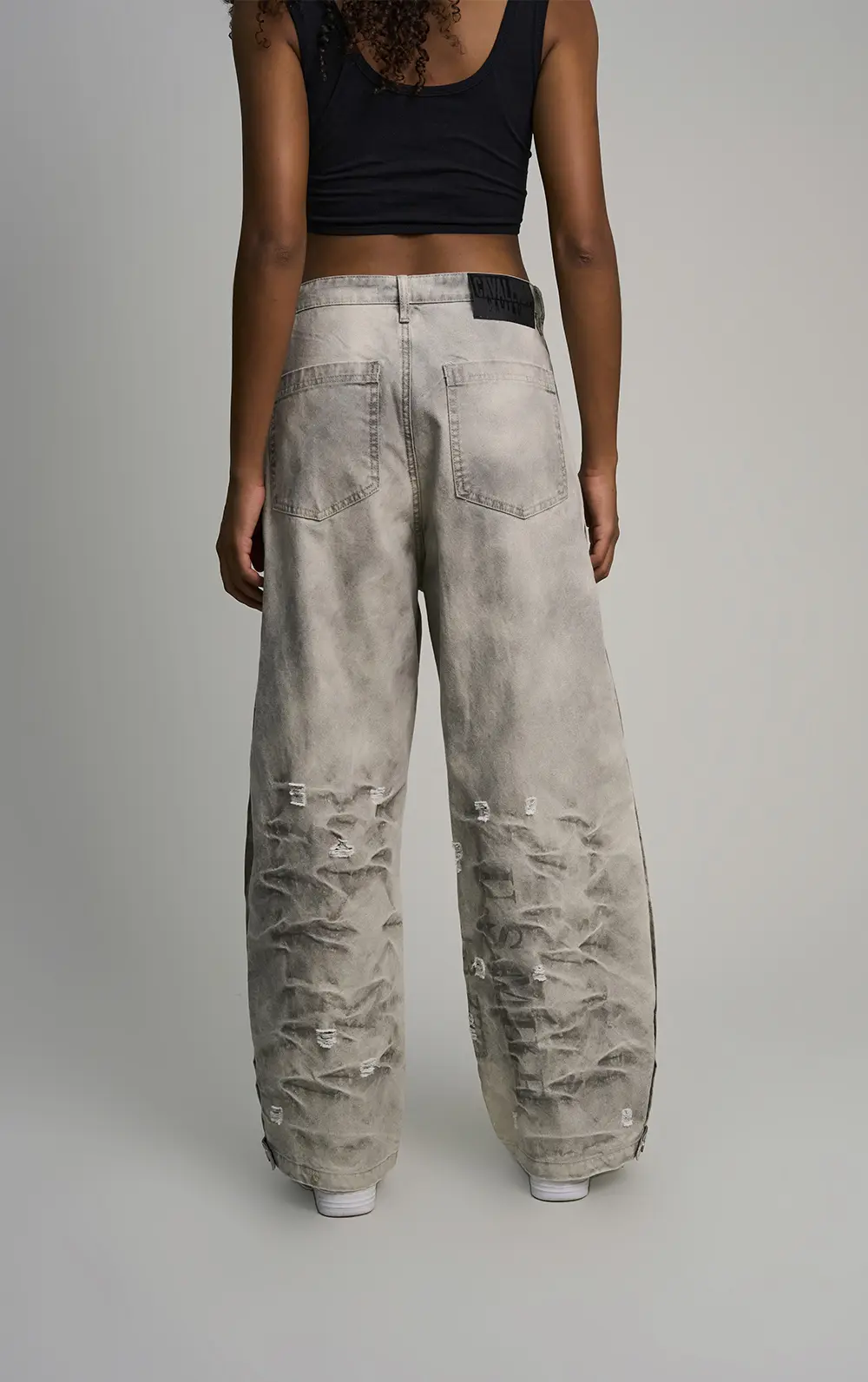 CALÇA JEANS ESTONADA COM PUIDOS