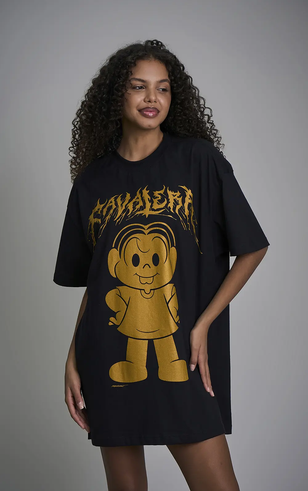 T-SHIRT CAVALERA OVERSIZED GOLDEN MÔNICA
