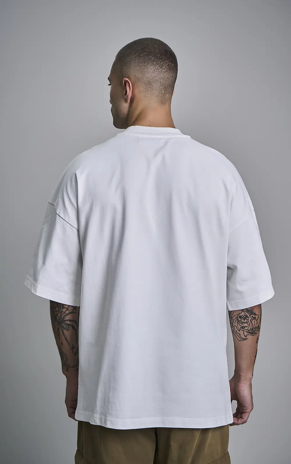 T-SHIRT RECORTE GOTA
