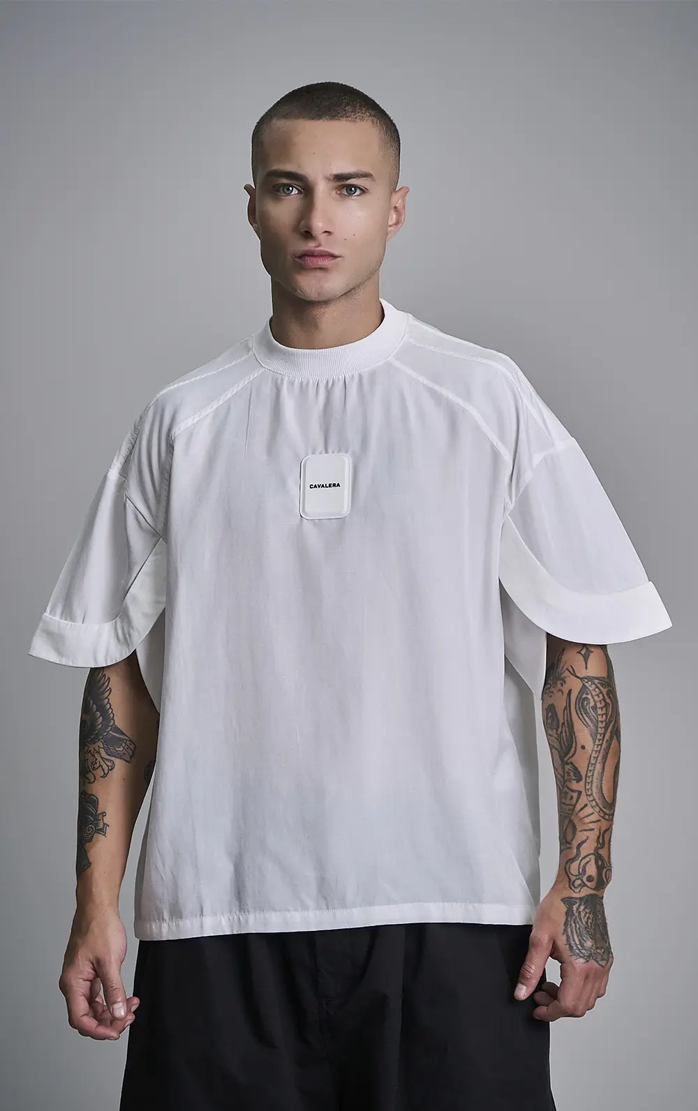 T-SHIRT MANGA FLUTUANTE VAZADA
