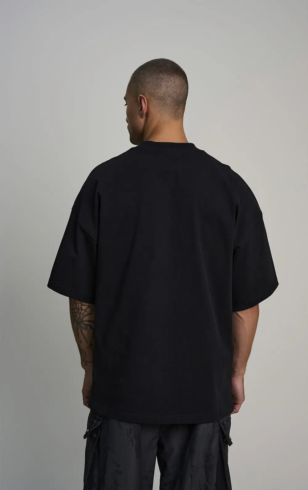 T-SHIRT TRIÂNGULO INVERTIDO