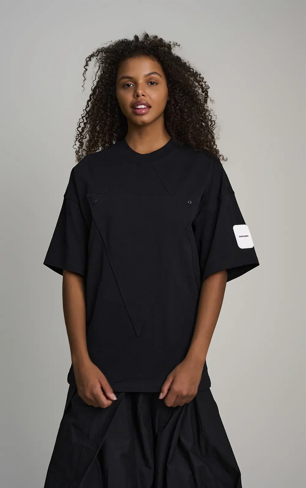 T-SHIRT TRIÂNGULO INVERTIDO