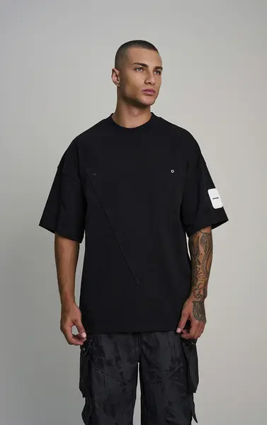 T-SHIRT TRIÂNGULO INVERTIDO